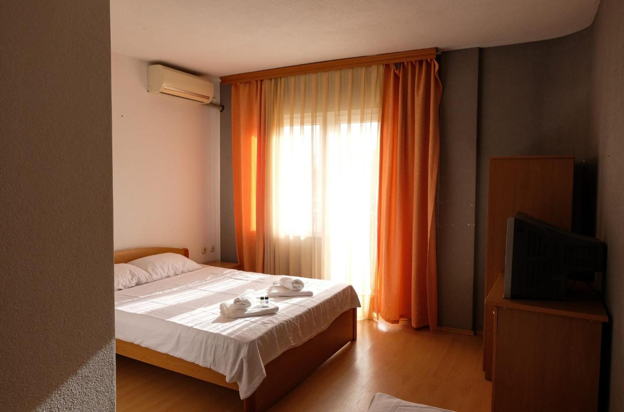 Hotel Ariston Struga Bagian luar foto